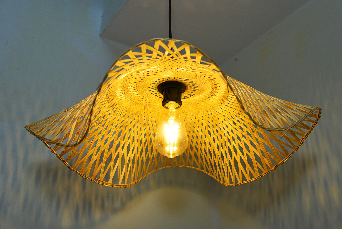 Bamboo Fedora – Handcrafted Hat-Shaped Bamboo Lamp