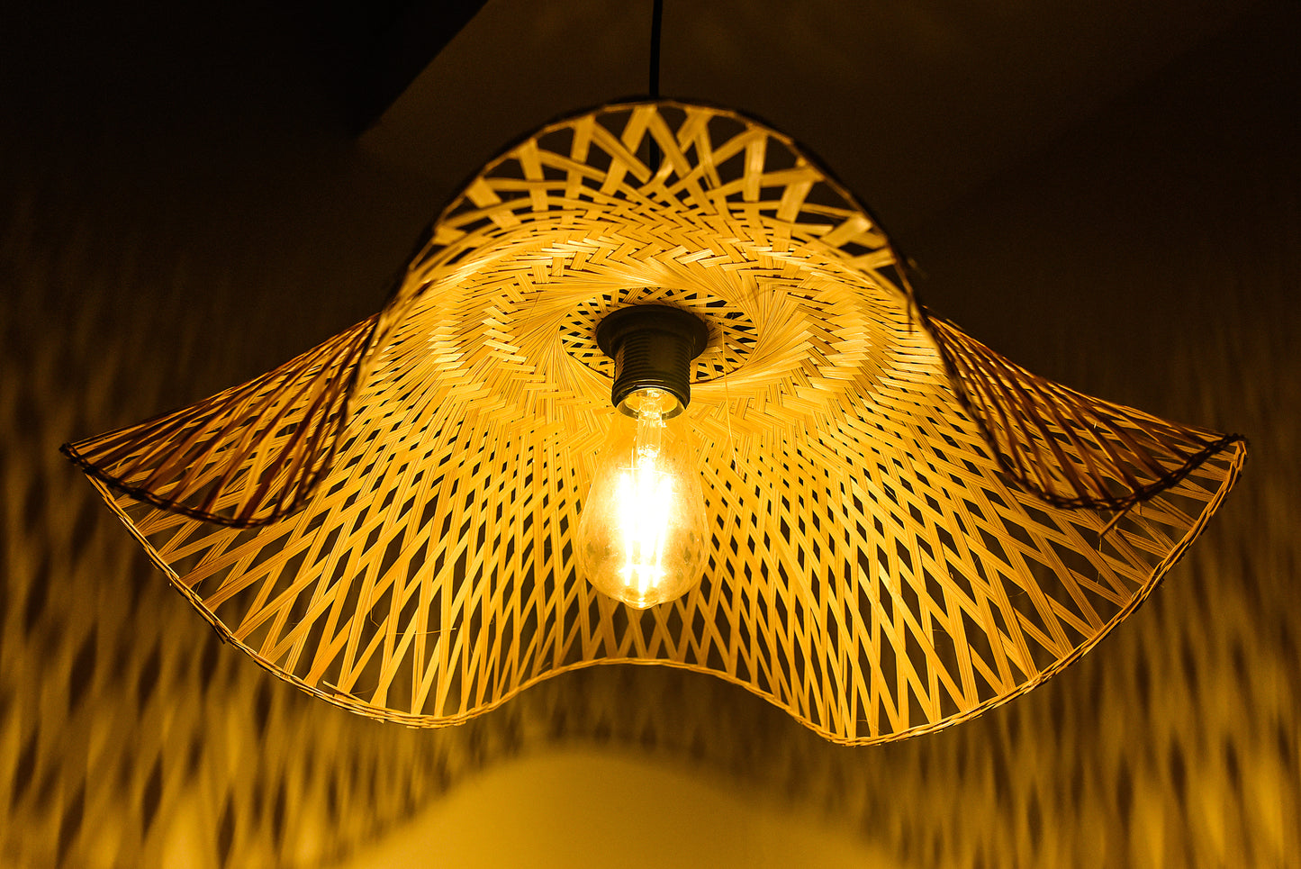 Bamboo Fedora – Handcrafted Hat-Shaped Bamboo Lamp